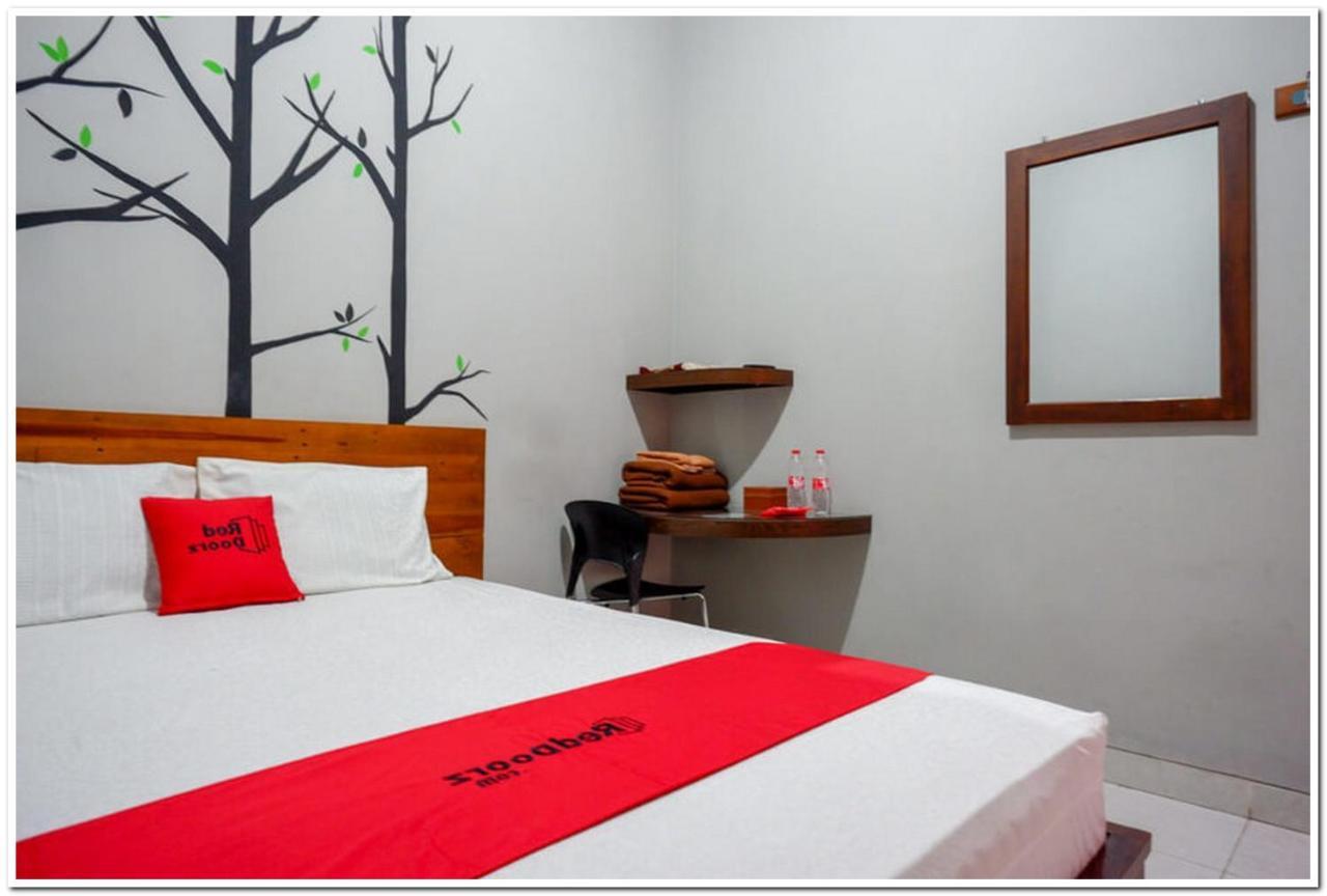 Hotel Reddoorz Near Jogja Expo Center 2 à Baturetno Extérieur photo